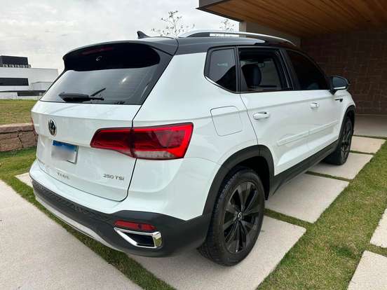 VOLKSWAGEN-TAOS-2022