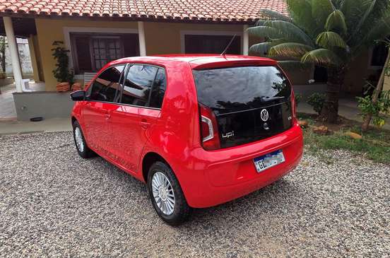 VOLKSWAGEN-UP-2016