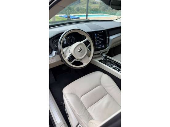 VOLVO-XC60-2.0 T5 GASOLINA MOMENTUM AWD GEARTRONIC VOLVO-XC60-2020