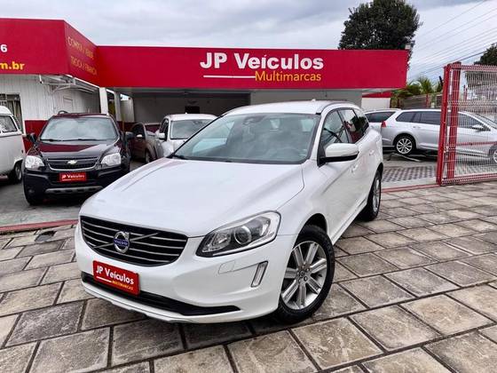 VOLVO XC60 2.4 D5 KINETIC DIESEL AWD 4P AUTOMÁTICO