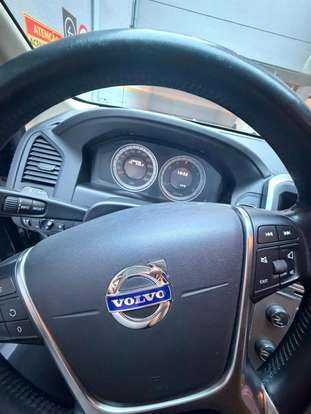 VOLVO-XC60-2012