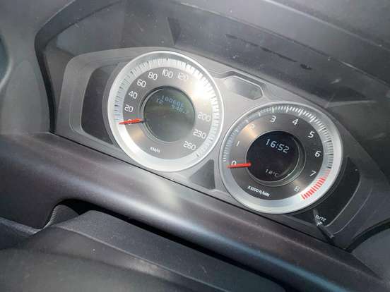 VOLVO-XC60-2012