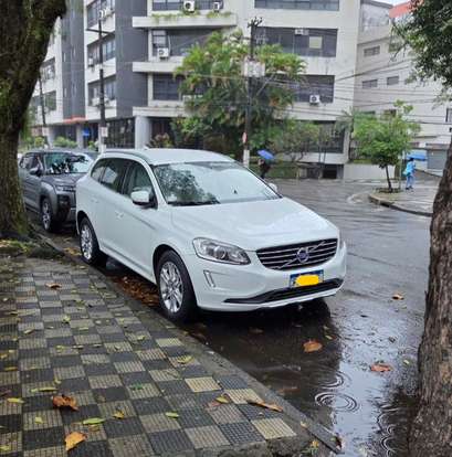 VOLVO-XC60-2015