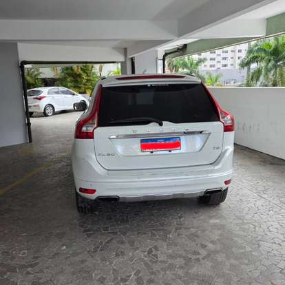 VOLVO-XC60-2015