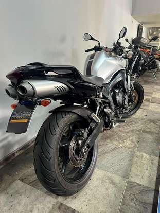 YAMAHA-FAZER 600-2009