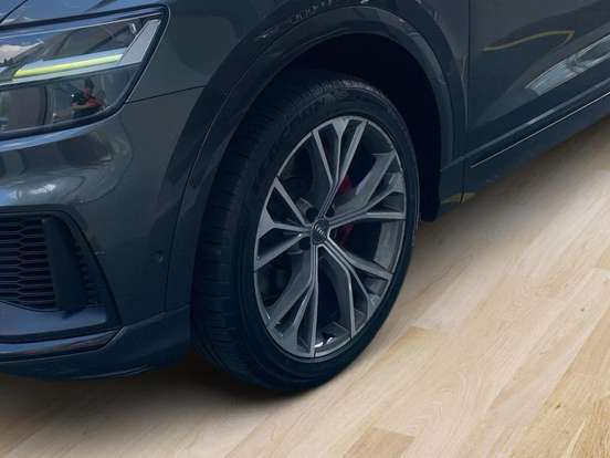 AUDI-Q8-2019