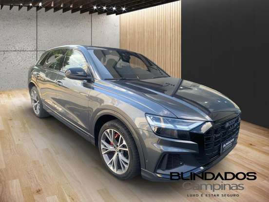 AUDI-Q8-2019