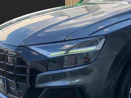 AUDI-Q8-2019