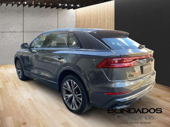 AUDI-Q8-2019