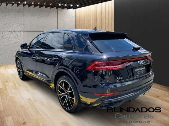 AUDI-Q8-2020