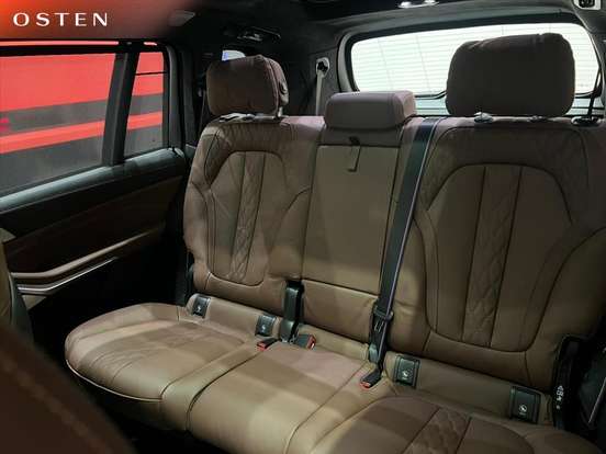 BMW-X7-2025