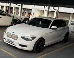 BMW 118i 1.6 URBAN LINE 16V TURBO GASOLINA 4P AUTOMÁTICO BMW 118i 1.6 URBAN LINE 16V TURBO GASOLINA 4P AUTOMÁTICO