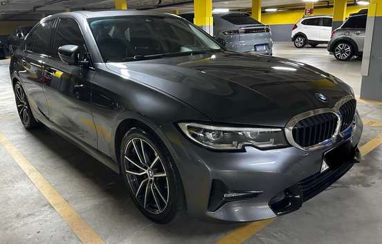 BMW-320i-2021