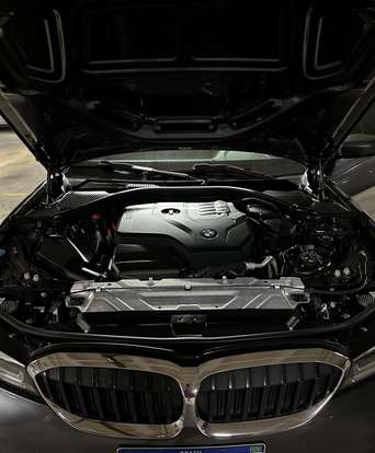 BMW-320i-2021