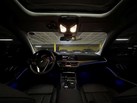 BMW-320i-2021