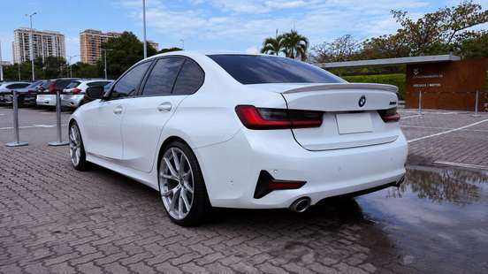 BMW-320i-2019
