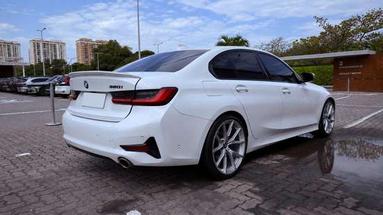 BMW-320i-2019