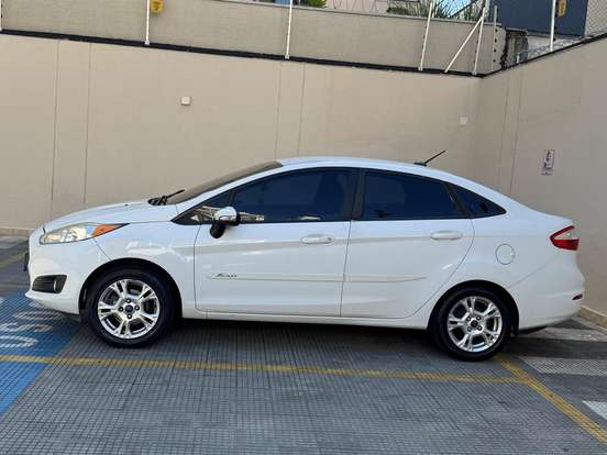 FORD-FIESTA-1.6 SE SEDAN 16V FLEX 4P POWERSHIFT FORD-FIESTA-2015