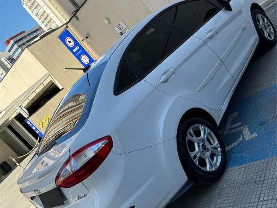 FORD-FIESTA-1.6 SE SEDAN 16V FLEX 4P POWERSHIFT FORD-FIESTA-2015