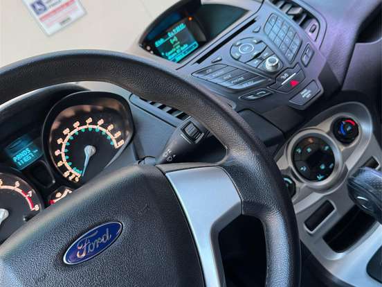 FORD-FIESTA-1.6 SE SEDAN 16V FLEX 4P POWERSHIFT FORD-FIESTA-2015