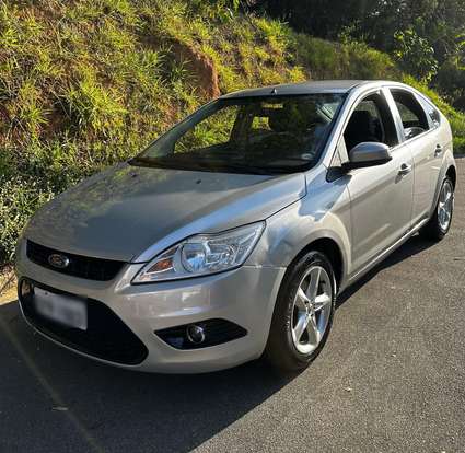 FORD-FOCUS-2010