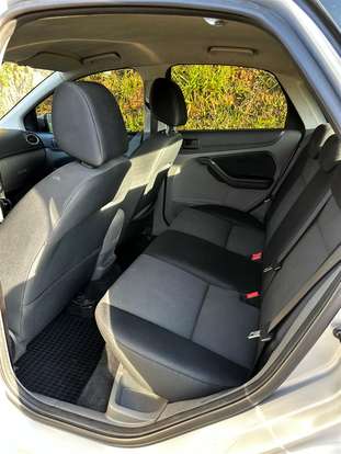 FORD-FOCUS-2010