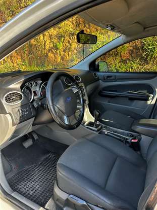 FORD-FOCUS-2010