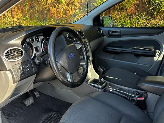 FORD-FOCUS-2.0 GLX 16V FLEX 4P AUTOMÁTICO FORD-FOCUS-2010