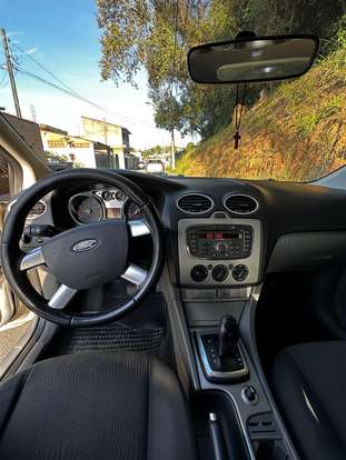 FORD-FOCUS-2010