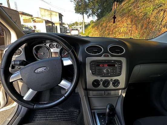 FORD-FOCUS-2.0 GLX 16V FLEX 4P AUTOMÁTICO FORD-FOCUS-2010
