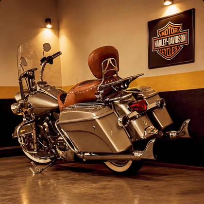 HARLEY-DAVIDSON ROAD KING CLASSIC 