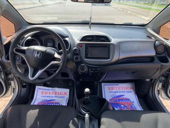 HONDA-FIT-2010