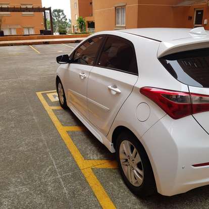 HYUNDAI-HB20-1.6 PREMIUM 16V FLEX 4P AUTOMÁTICO HYUNDAI-HB20-2013