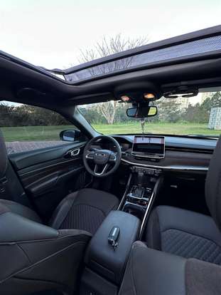 JEEP-COMMANDER-2023