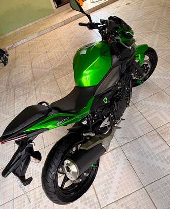 KAWASAKI-Z500-2024