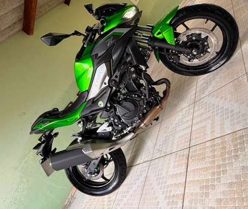 KAWASAKI-Z500-2024
