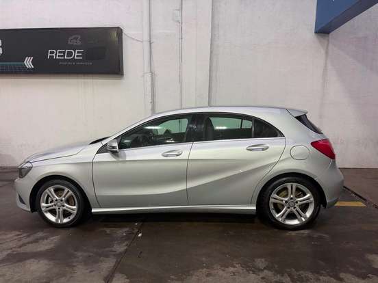 MERCEDES-BENZ-CLASSE A-1.6 200 TURBO URBAN GASOLINA 4P AUTOMATIZADO MERCEDES-BENZ-CLASSE A-2014