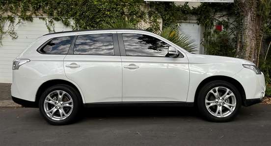 MITSUBISHI-OUTLANDER-2.0 16V GASOLINA 4P AUTOMÁTICO MITSUBISHI-OUTLANDER-2014
