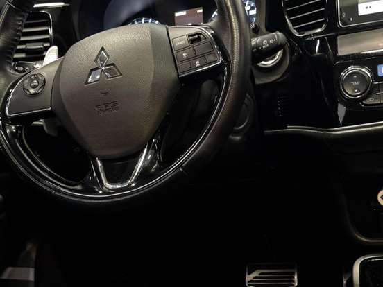 MITSUBISHI-OUTLANDER-3.0 GT 4X4 V6 24V GASOLINA 4P AUTOMÁTICO MITSUBISHI-OUTLANDER-2017