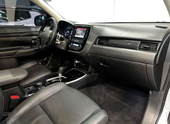 MITSUBISHI-OUTLANDER-2017