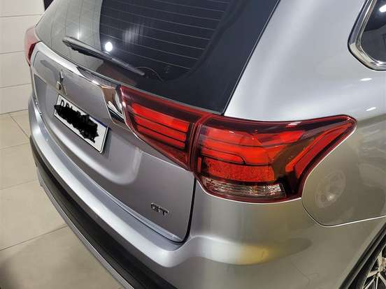 MITSUBISHI-OUTLANDER-3.0 GT 4X4 V6 24V GASOLINA 4P AUTOMÁTICO MITSUBISHI-OUTLANDER-2017