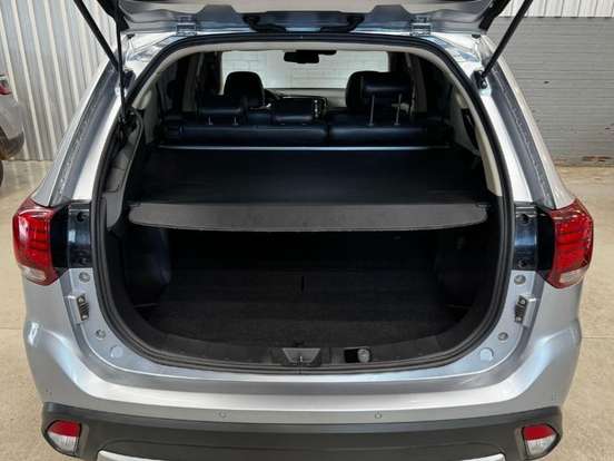 MITSUBISHI-OUTLANDER-3.0 GT 4X4 V6 24V GASOLINA 4P AUTOMÁTICO MITSUBISHI-OUTLANDER-2017