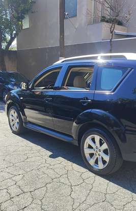 MITSUBISHI-OUTLANDER-2009