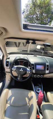 MITSUBISHI-OUTLANDER-2009