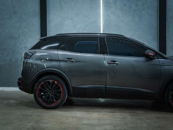 PEUGEOT-3008-2021