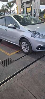 PEUGEOT-208-2017
