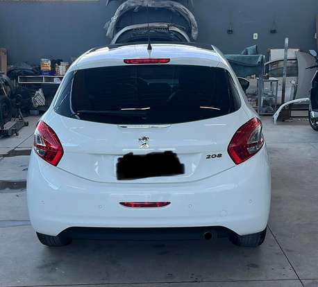 PEUGEOT-208-2015