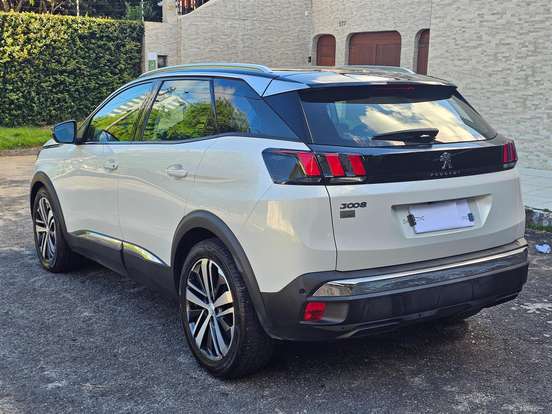 PEUGEOT-3008-2018