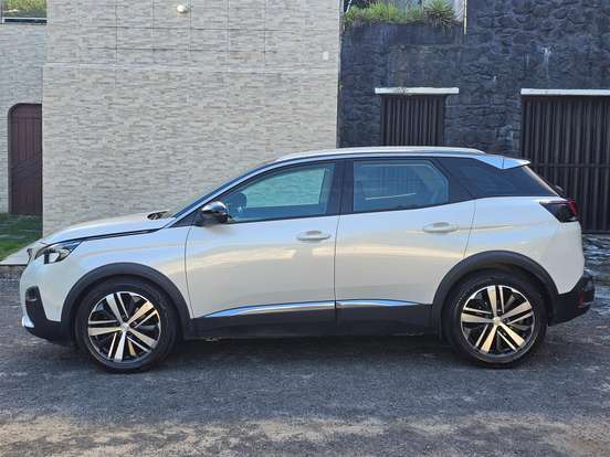 PEUGEOT-3008-2018