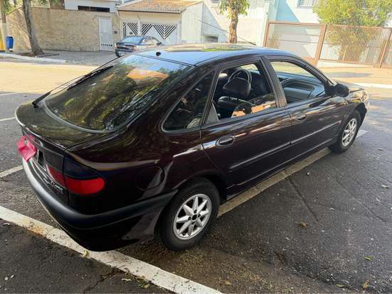 RENAULT-LAGUNA-1995